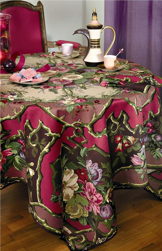 Igor french table linens in Cardinal by Beauville